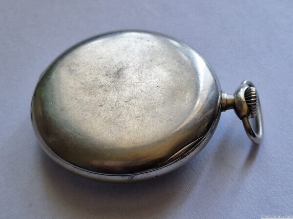 vintage Zenith open face pocket watch fitted with the hand-wound Zenith Calibre 18-28-31 movement.
