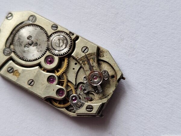 Vintage Geneva Seal Form Watch Movement 14.3 x 26.3mm – Project Movement